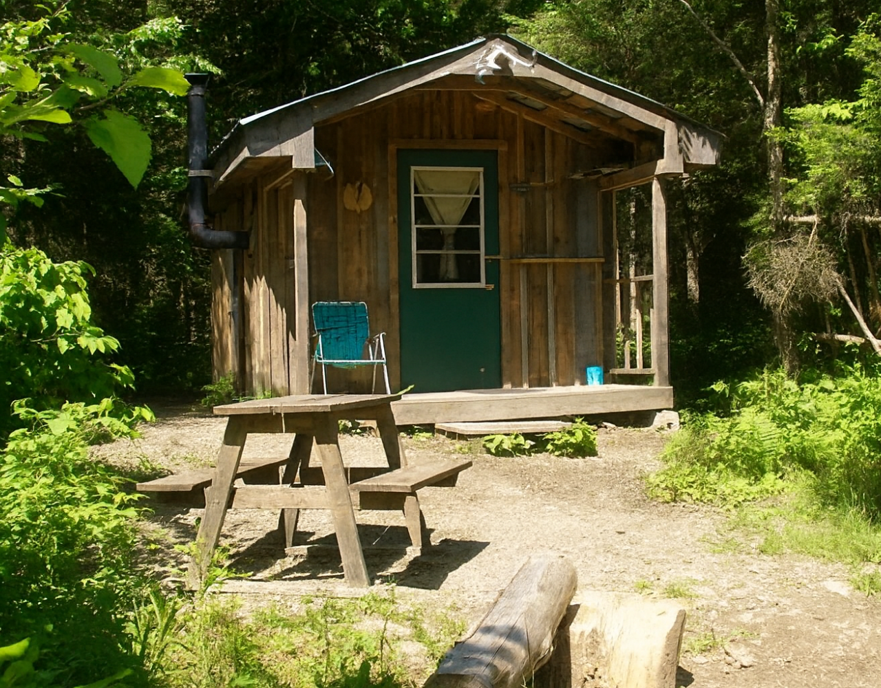 les-ecolo-refuges-rustiques-dans-la-foret